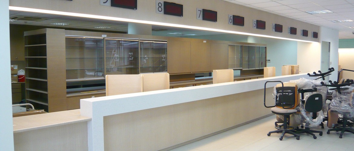 Hougang Polyclinic - Service Counter